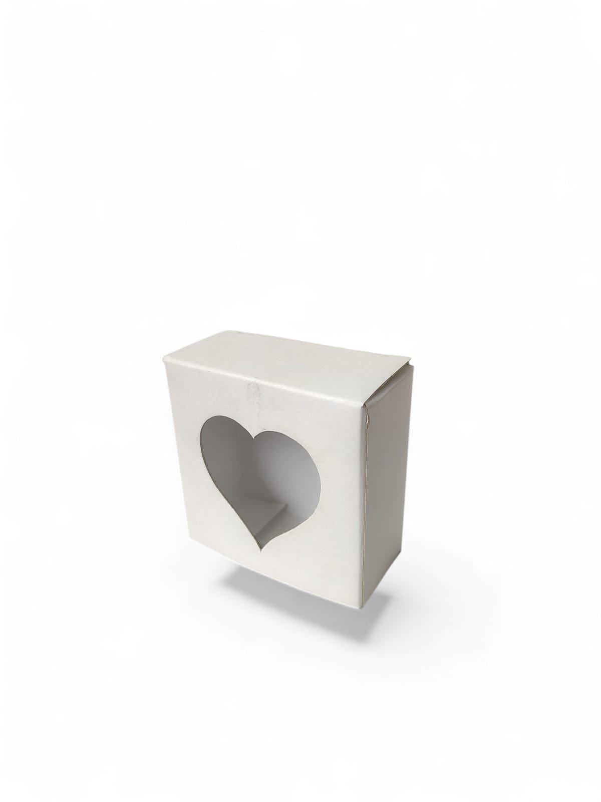 Caja blanca CORAZON 8X8X3,5cm con visor de acetato ideal packaging regalo. Muy delicada. 