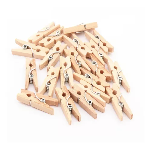 Ideales para manualidades, decoración y proyectos creativos.
Los broches decorativos de madera son prácticos, resistentes y perfectos para darle un toque original a souvenirs, tarjetas, fotos y decoraciones.
Un accesorio versátil y decorativo para emprendimientos, eventos y trabajos artesanales.

Medida: 25 mm Presentación: Pack x50 unidades